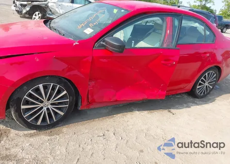 2016 Volkswagen Jetta 1.8T Sport z USA, uszkodzony, nr VIN 3VWB17AJXGM384072